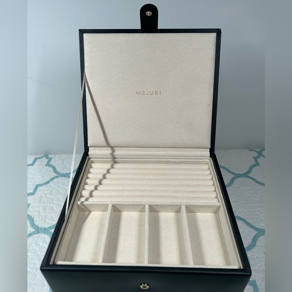 MEJURI Handcrafted Leather LUSTERLOC Protected Black Jewelry Box